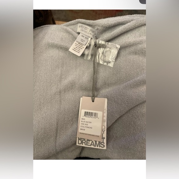 BAREFOOT DREAMS Cozychic Ultra Lite Poncho in Blue Water one sz - Picture 2 of 5